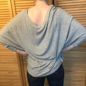 Gray ribbed flowy shirt